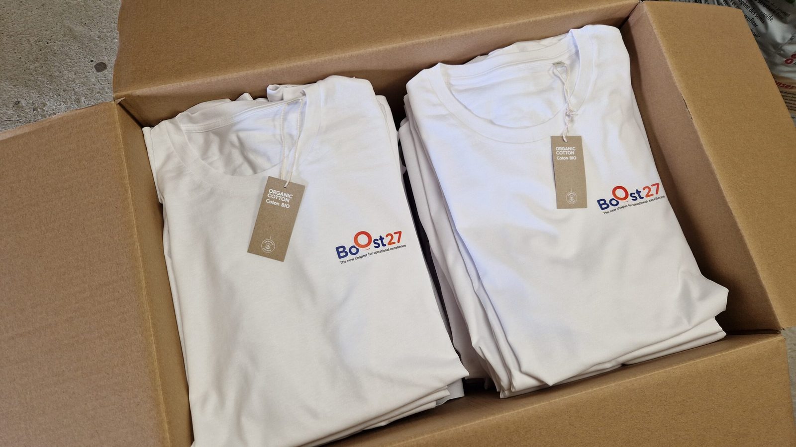 T-shirts personnalisés DTF, prêts pour l’envoi